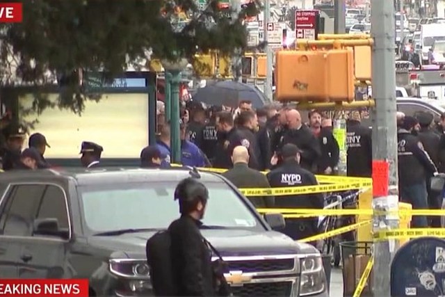 #BREAKING NYC Subway Attack, Multiple Injuries [LIVE VIDEO]
